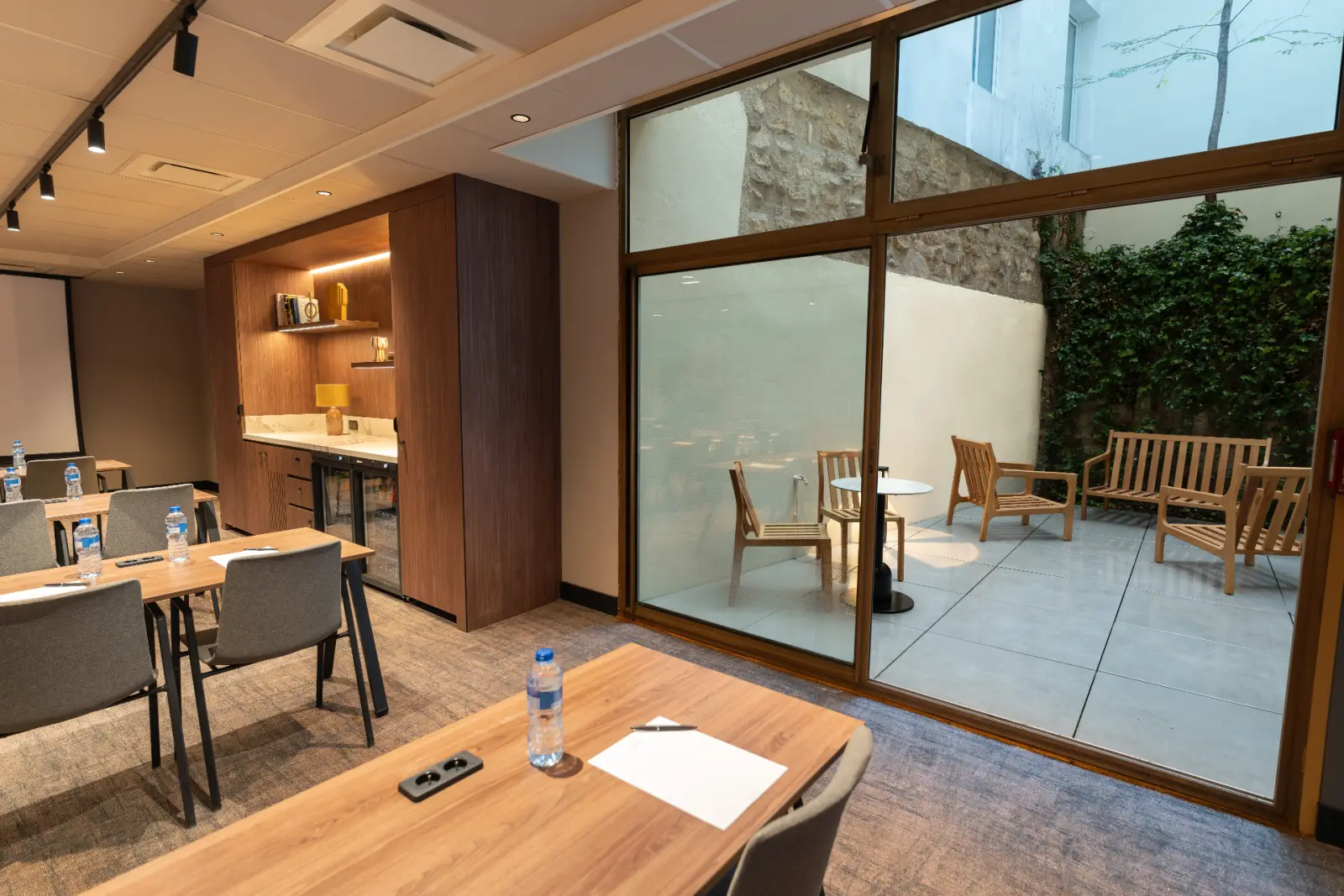 espace extérieur vue depuis la salle de séminaire